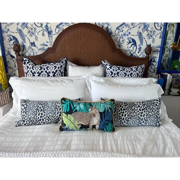 JACQUARD EURO 26" x 26" Pillow DOWN FILLED Navy & White Damask Pattern Zipper - Picture 2 of 9